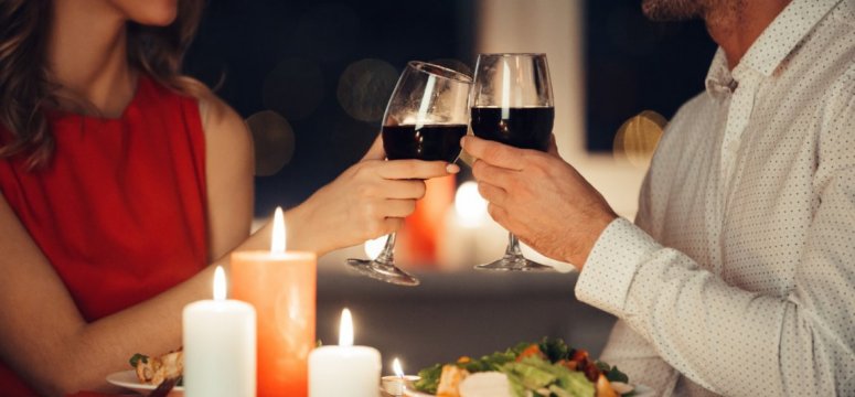 ¿Cuántas cenas románticas o viajes reales sacrificas por un tiempo compartido que no usas? El costo emocional y financiero que nadie te dijo