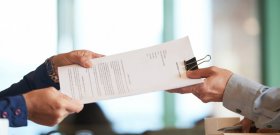 La Cláusula Oculta en Tu Contrato de Tiempo Compartido Que Lo Convierte en "Prestación de Servicios" y Te Quita Toda Protección Legal