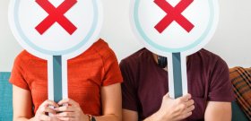 Prueba social falsa: los "otros compradores felices" que nunca existieron